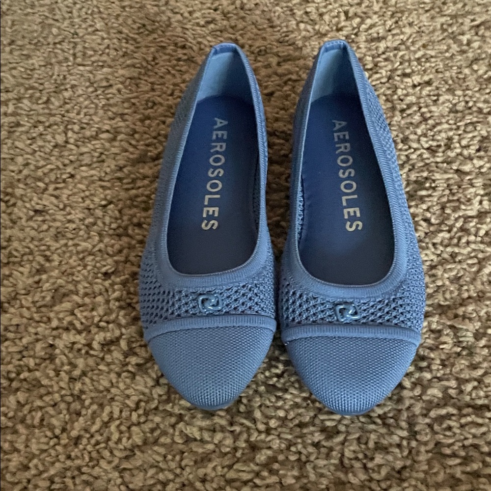 New in Box AEROSOLES Women's Textured Blue Loafers size 8 - Picture 2 of 5